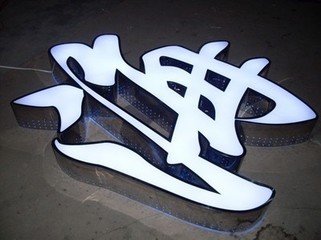 �Ĵ�����������������������һ����Ӿ޴����ս����